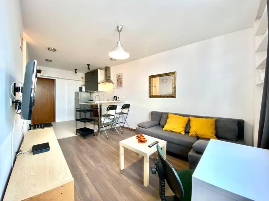 Studio Muranow By Esteum Host Apartment Warsaw Exterior photo